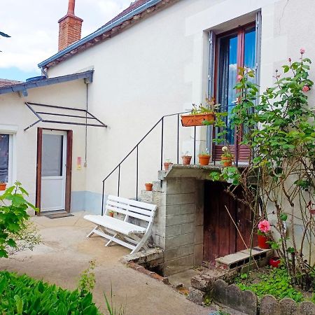 Petite Maison Etape Loire A Velo Ou Compostelle Mosnes Dış mekan fotoğraf