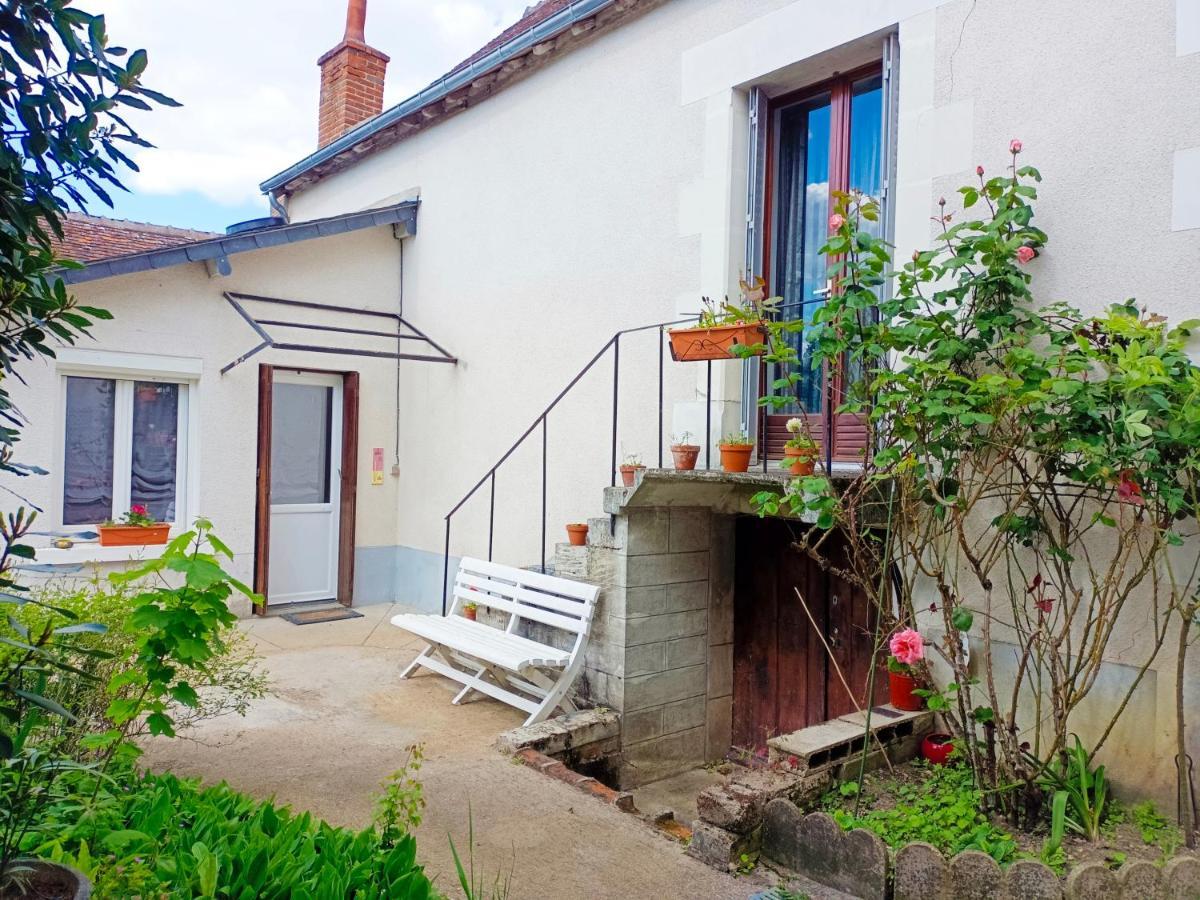 Petite Maison Etape Loire A Velo Ou Compostelle Mosnes Dış mekan fotoğraf